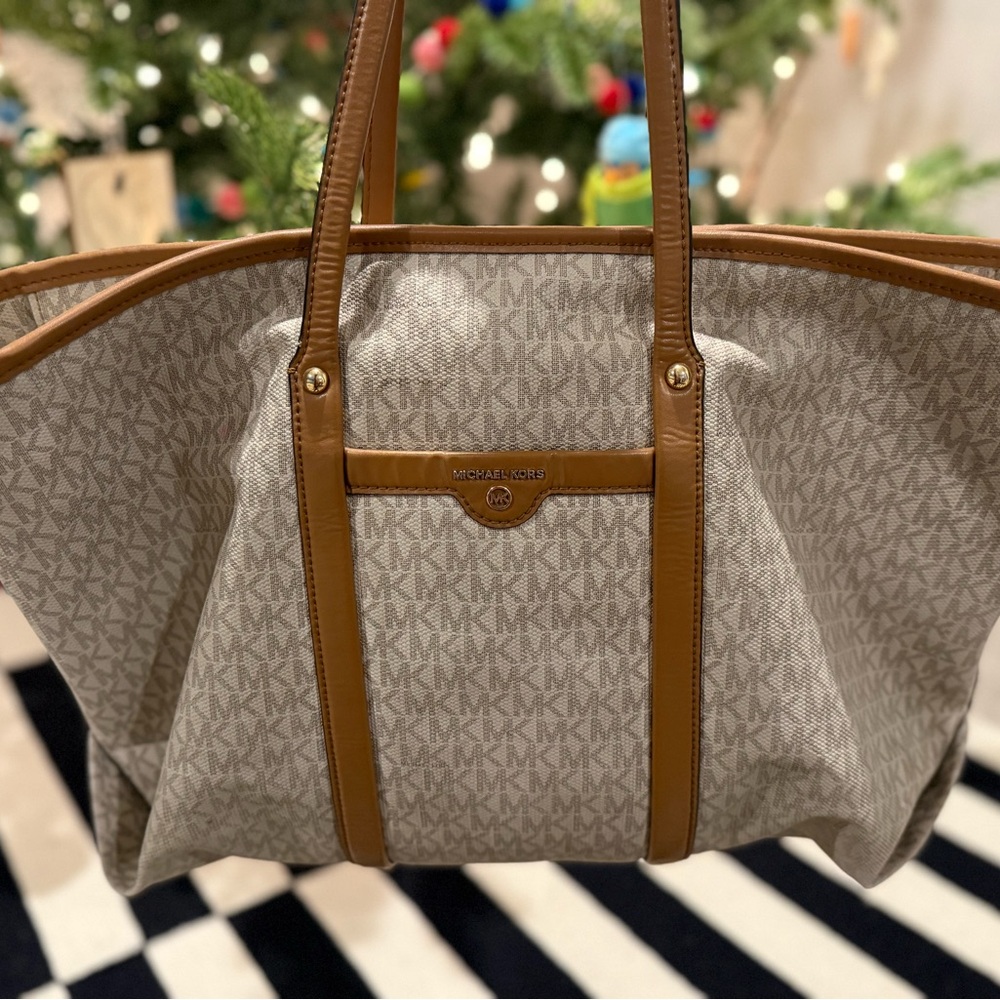 Michael Kors Signature Tote in Tan and Brown